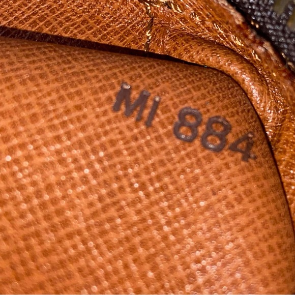 Authentic Vintage Louis Vuitton Saint Germain 23. - Picture 3 of 16